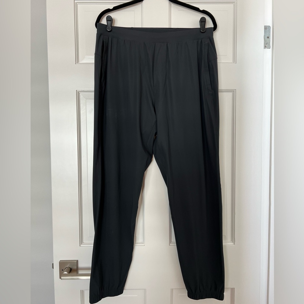 Men’s Lululemon Surge jogger size XL